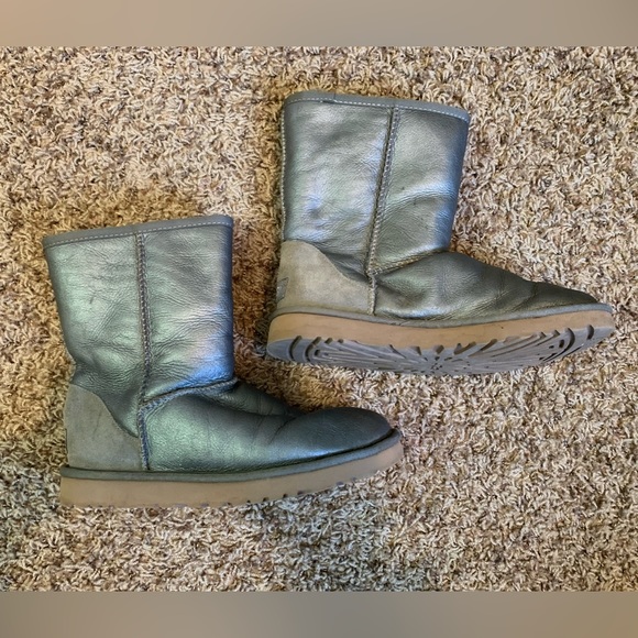 UGG Australia Classic Metallic Gray Leather Suede BOOTS size 7 Fur lined, Warm - Picture 2 of 8